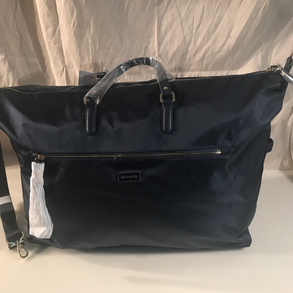 Samsonite traveling bag.brand new with tag